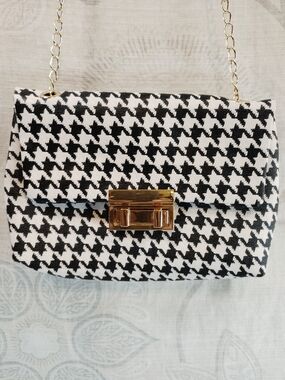 Houndstooth Chain Crossbody Bag with Gold Hardware - Black & White